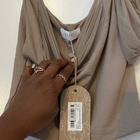 Elegant Beige Women's Top - Picture 2 of 3